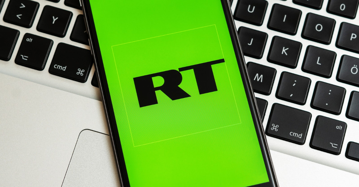 Russia attempts to evade EU sanctions by granting citizenship to a journalist